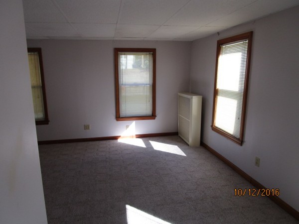 464 Sunderland Road Worcester, MA 01604 - Photo 8 of 9 Gallery Image 8