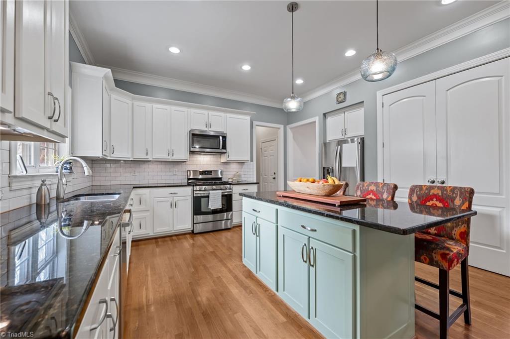 7602 Wilson Farm Road Summerfield, NC 27358 - Photo 4 of 50 Granite, updated cabinets and pantry