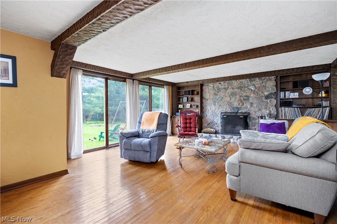 324 Erie Road Vermilion, OH 44089 - Photo 22 of 36 Living room with a textured ceiling and built in shelves