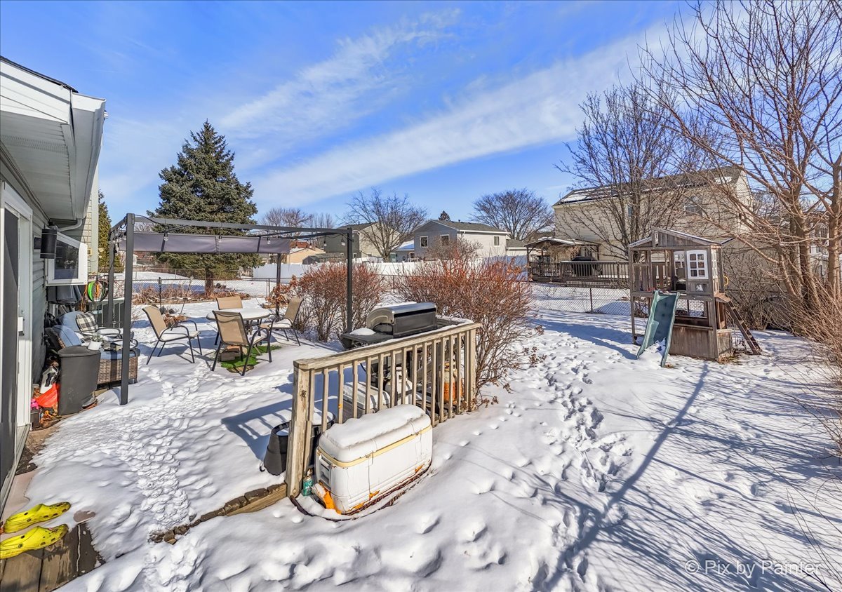 320 Homestead Drive Bolingbrook, IL 60440 - Photo 25 of 33 a view of a chairs and tables in the patio