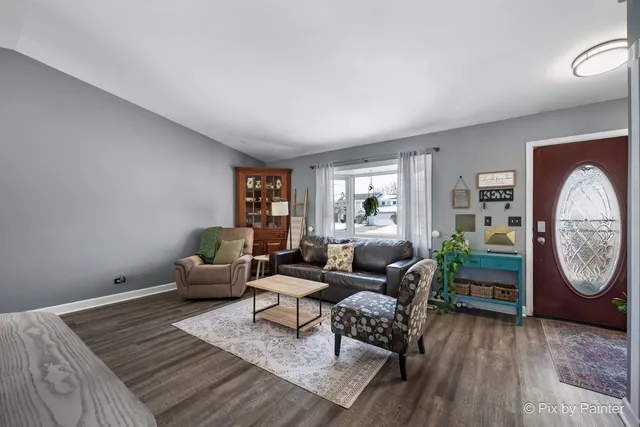 $350,000 | 320 Homestead Drive, Bolingbrook, IL 60440