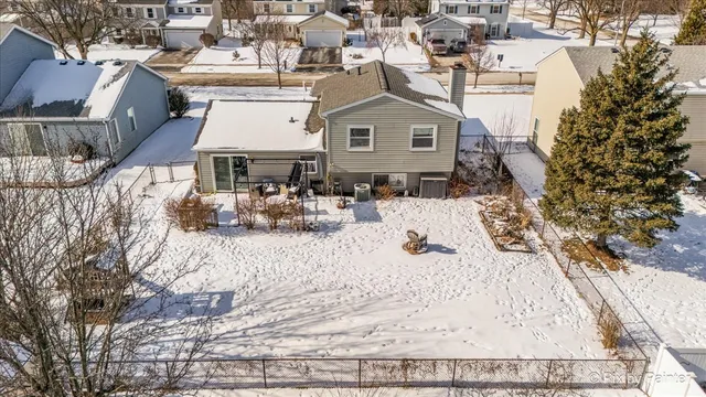 $350,000 | 320 Homestead Drive, Bolingbrook, IL 60440