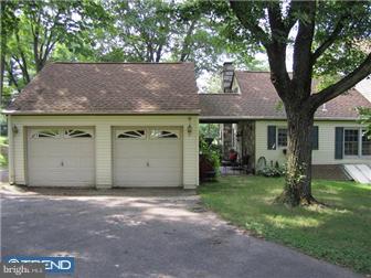 896 Sackettsford Road Ivyland, PA 18974 - Photo 2 of 12 Exterior Back