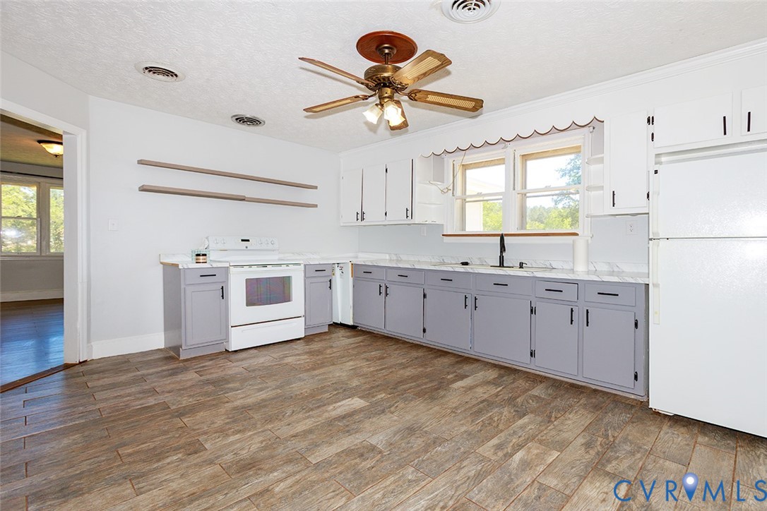9903 Boze Road Ford, VA 23850 - Photo 11 of 45 a view of a kitchen with electric appliances