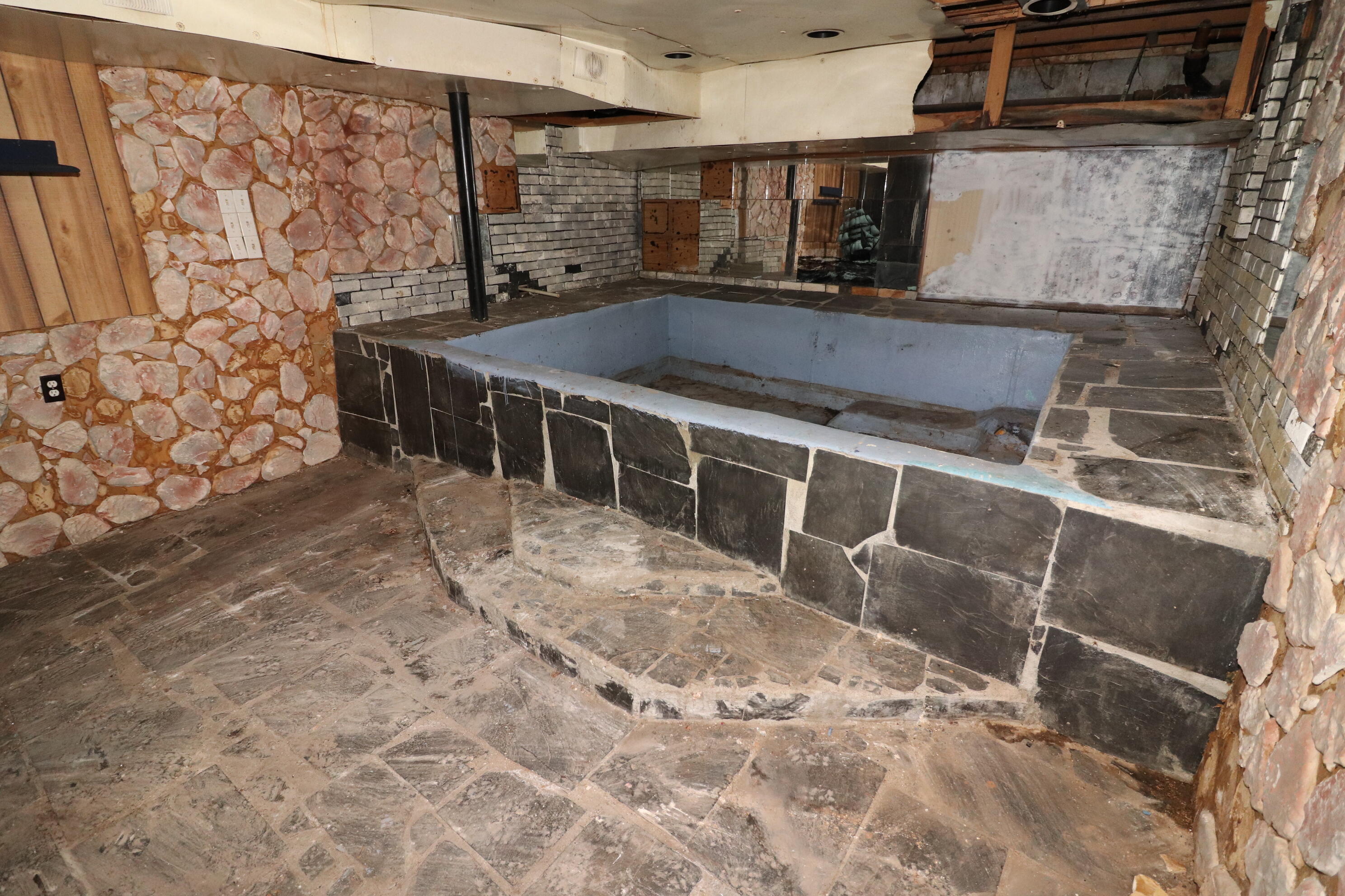 4504 Stonewall Road Northwest Roanoke, VA 24017 - Photo 14 of 15 IMG_5909