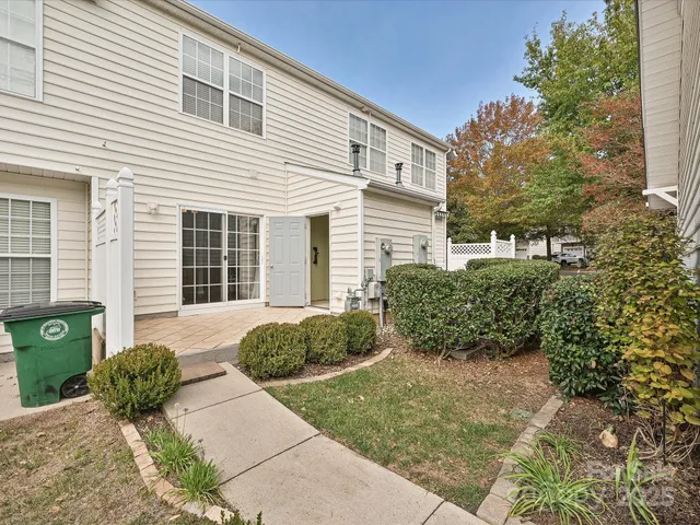 a house view with a outdoor space