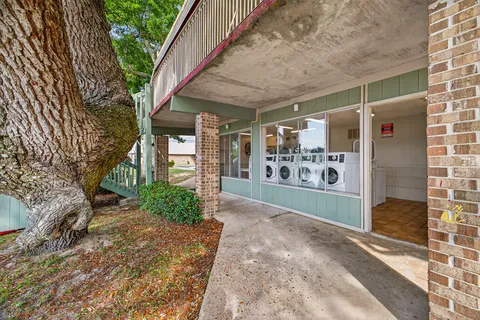 a view of a entrance gate of the house
