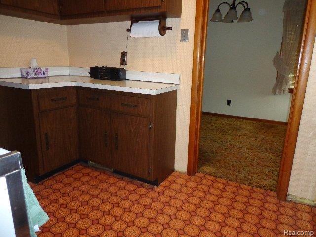 4345 Kendall Road Warren, MI 48091 - Photo 9 of 20 Kitchen into Dining Room
