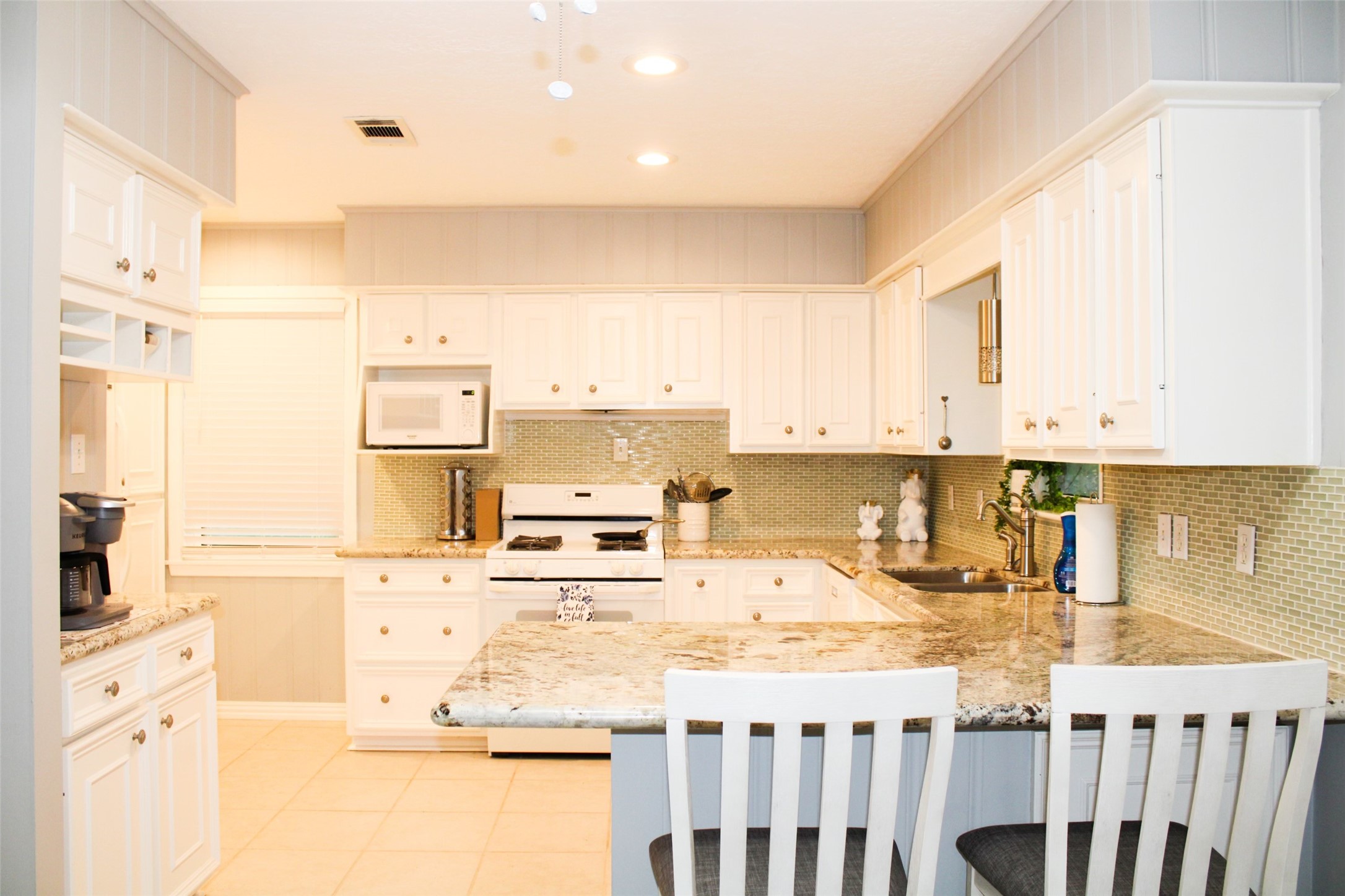 8910 Greiner Drive Houston, TX 77080 - Photo 11 of 21 Kitchen