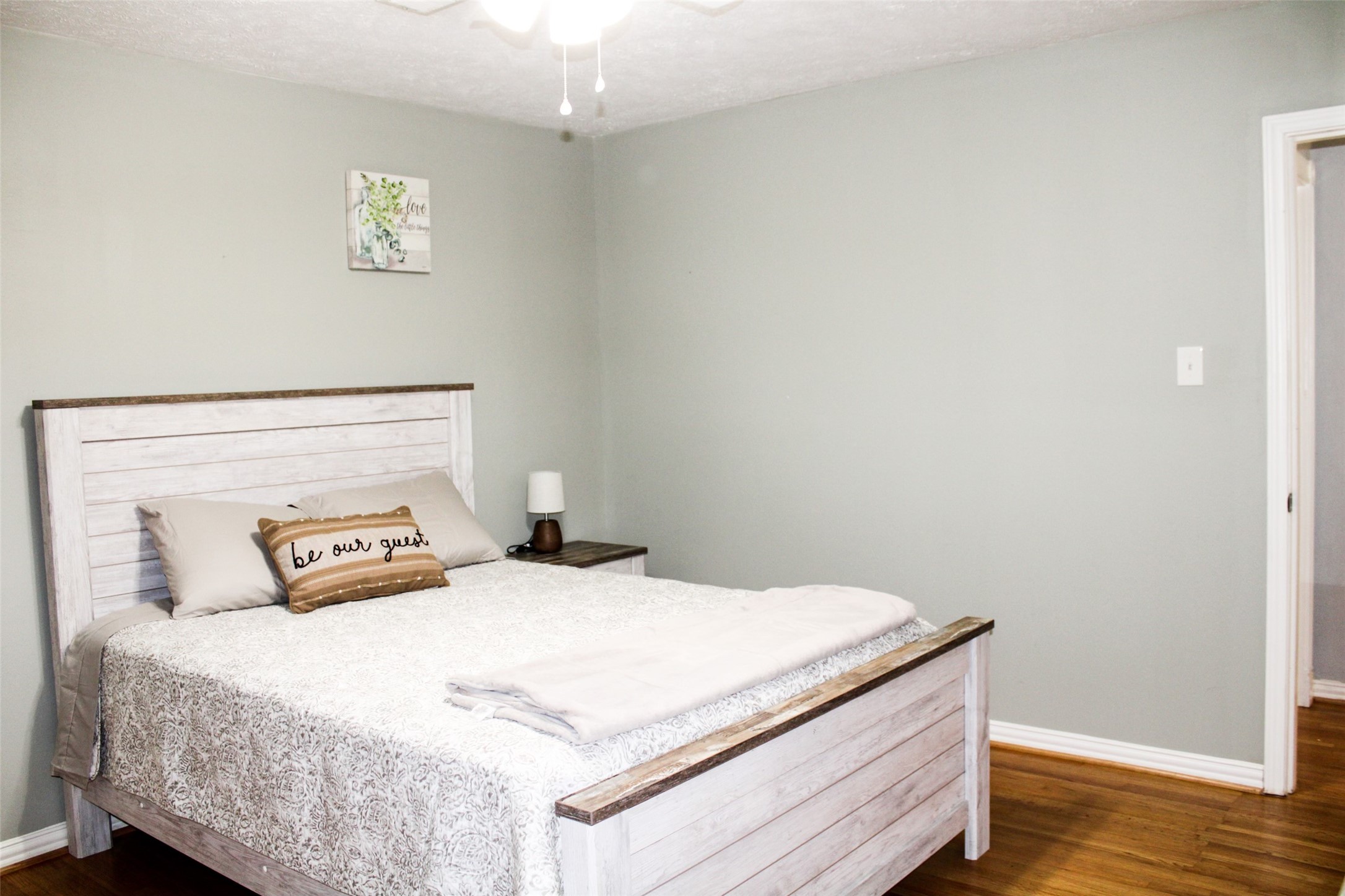 8910 Greiner Drive Houston, TX 77080 - Photo 16 of 21 Spacious secondary bedroom