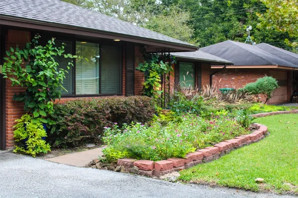 $2,300 | 8910 Greiner Drive, Houston, TX 77080