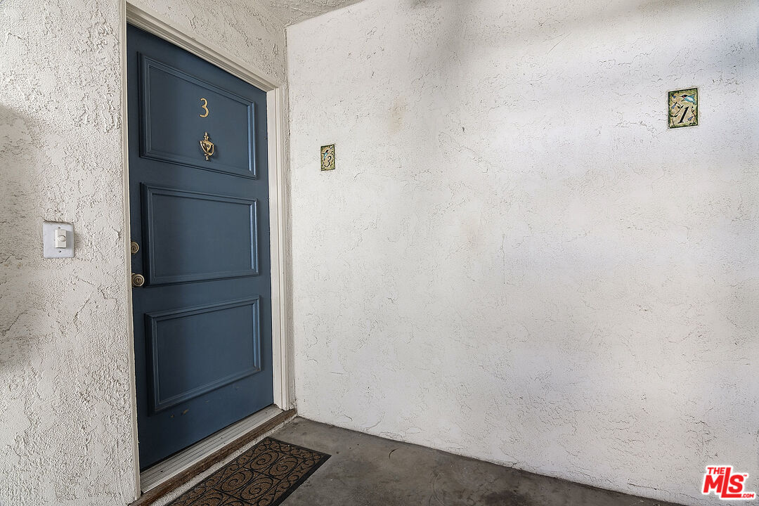 923 17th Street, Unit 3 Santa Monica, CA 90403 - Photo 6 of 22 a view of door