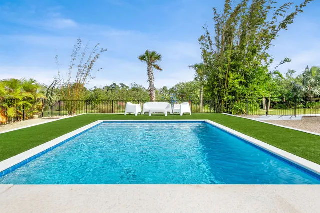 a picture of a field and trees