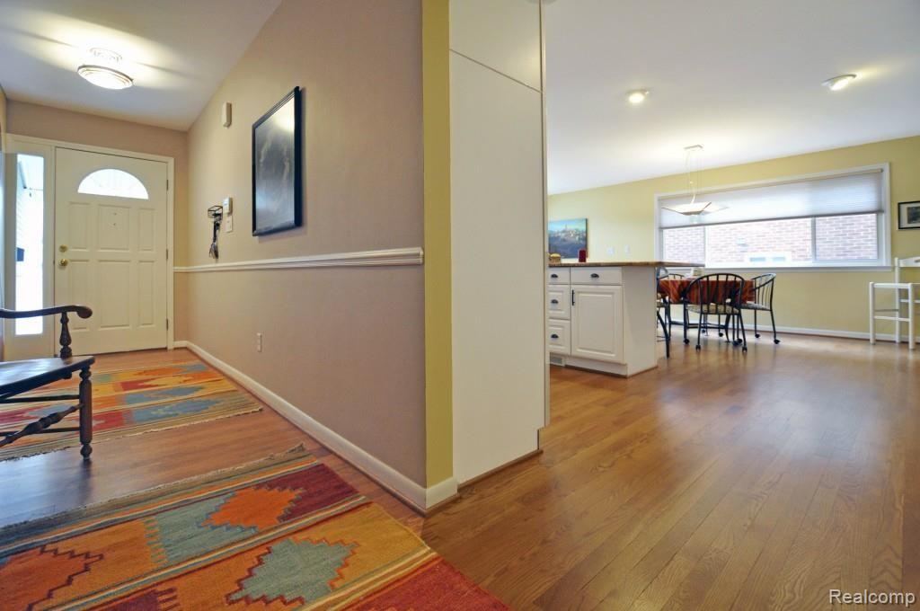 557 Robert John Street Grosse Pointe, MI 48236 - Photo 2 of 41 2.jpg