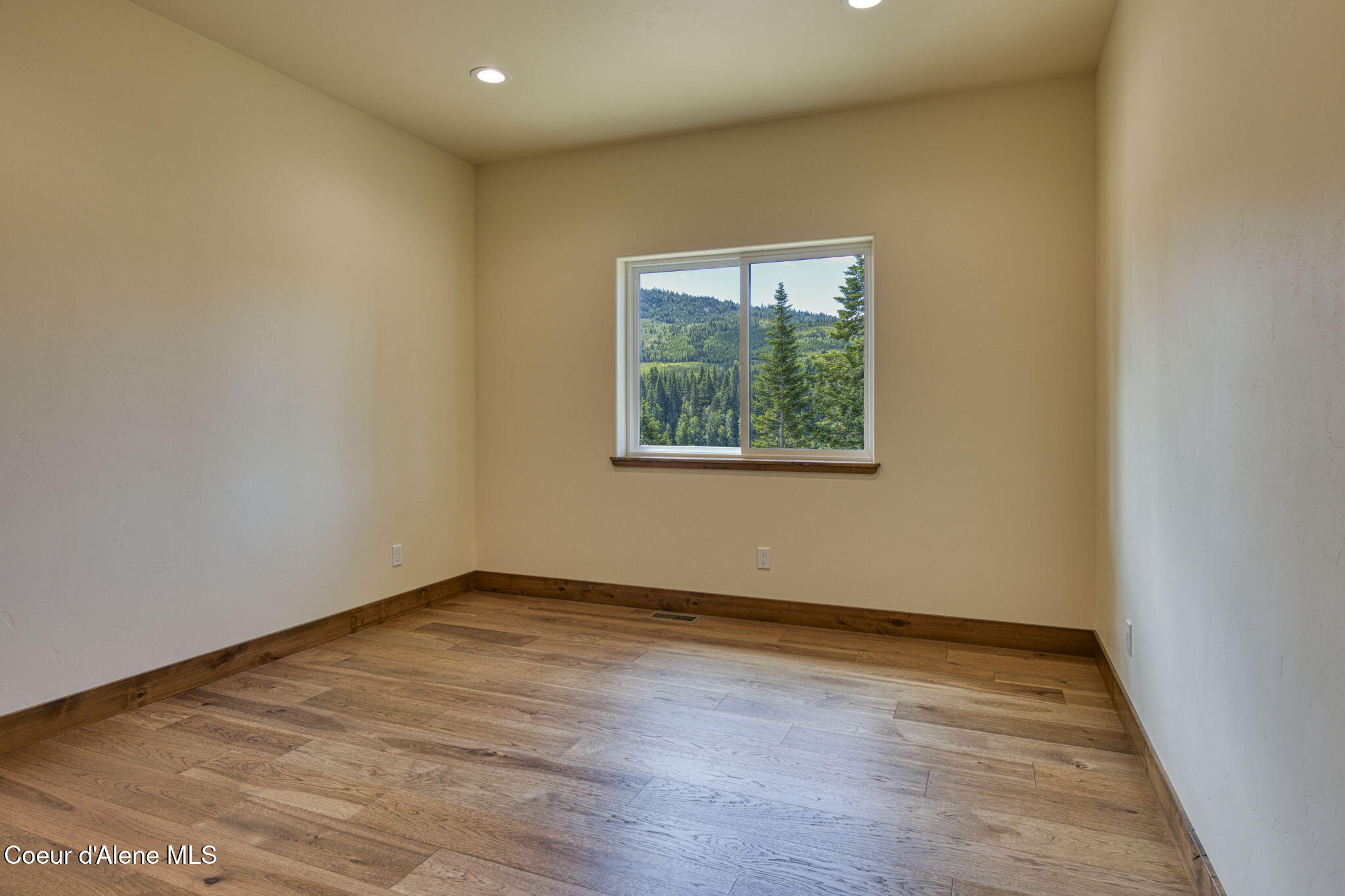 4450 Dufort Road Sagle, ID 83860 - Photo 48 of 81 Bedroom