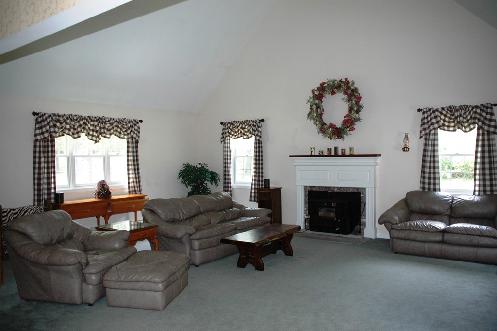 189 North Common Road Westminster, MA 01473 - Photo 4 of 30 Gallery Image 4