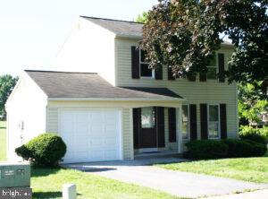 136 Warren Way Lancaster, PA 17601 - Photo 2 of 34