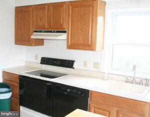 136 Warren Way Lancaster, PA 17601 - Photo 8 of 34