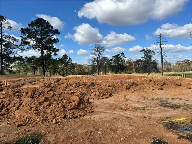 $450,900 | 4035 Cedar Bluff Drive, Woodworth, LA 71485