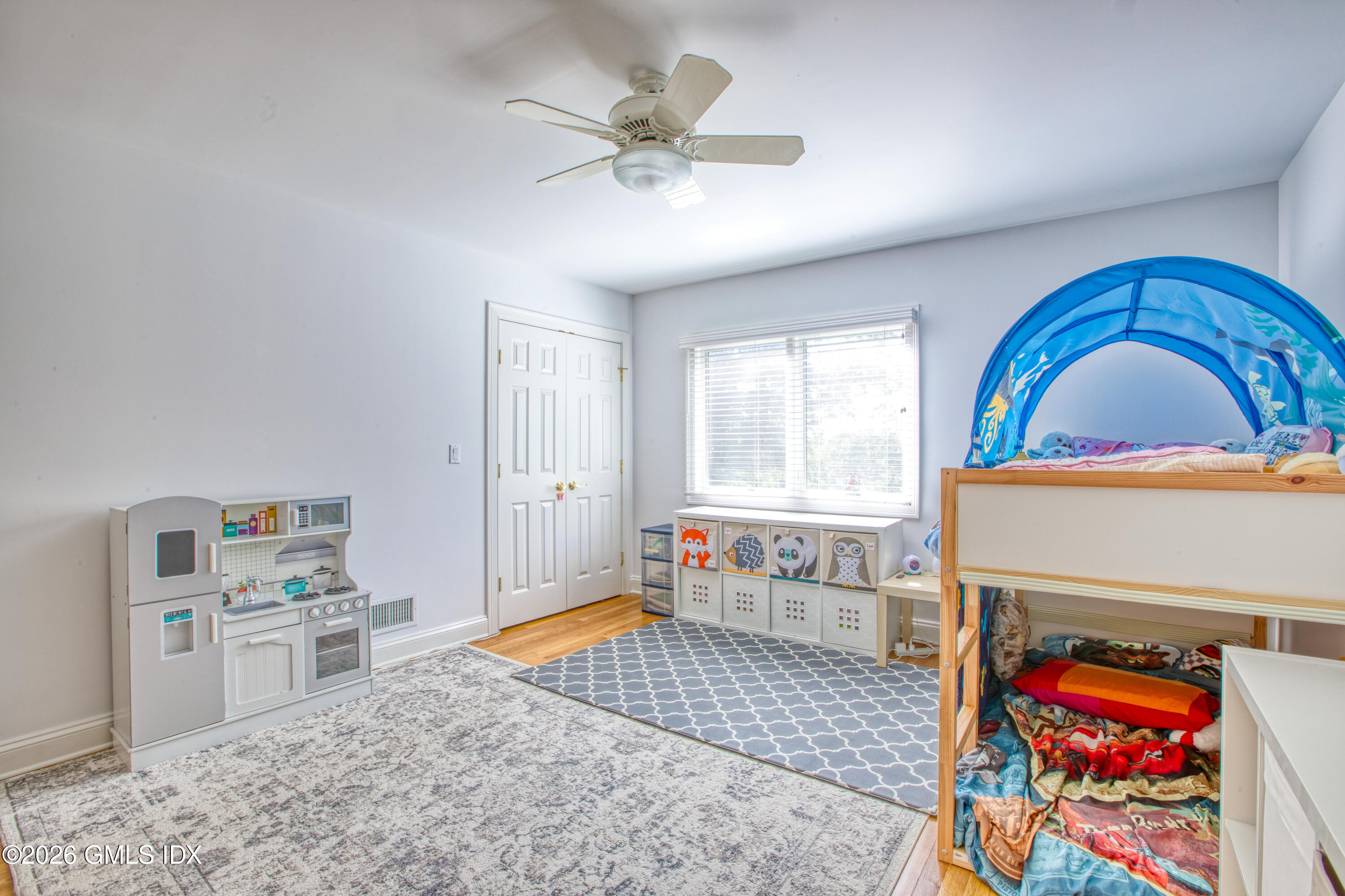 25 Weston Hill Road Riverside, CT 06878 - Photo 17 of 26 1st floor bedroom
