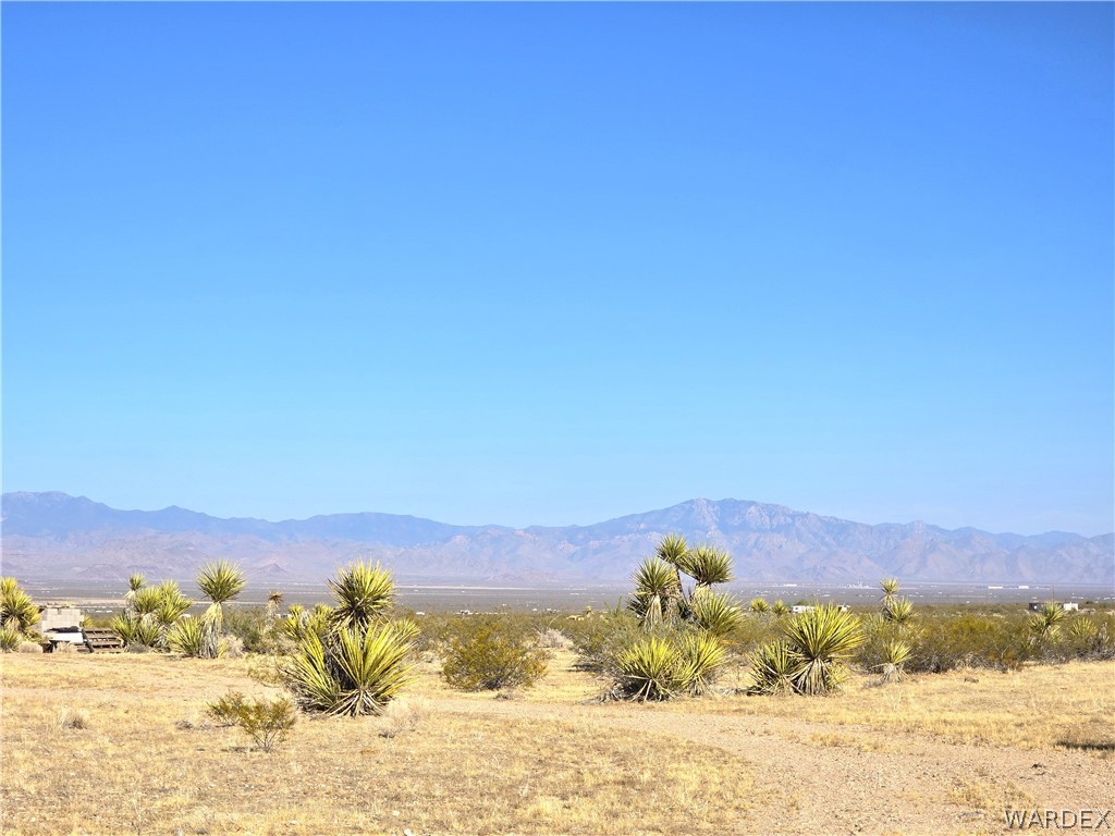 2821 Hopi Road Golden Valley, AZ 86413 - Photo 15 of 30 a view of a ocean with mountains in the background