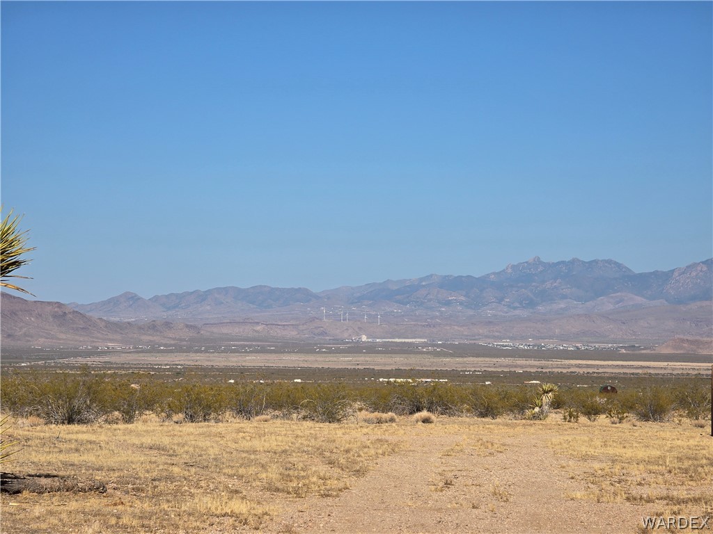2821 Hopi Road Golden Valley, AZ 86413 - Photo 20 of 30 a view of lake with mountain