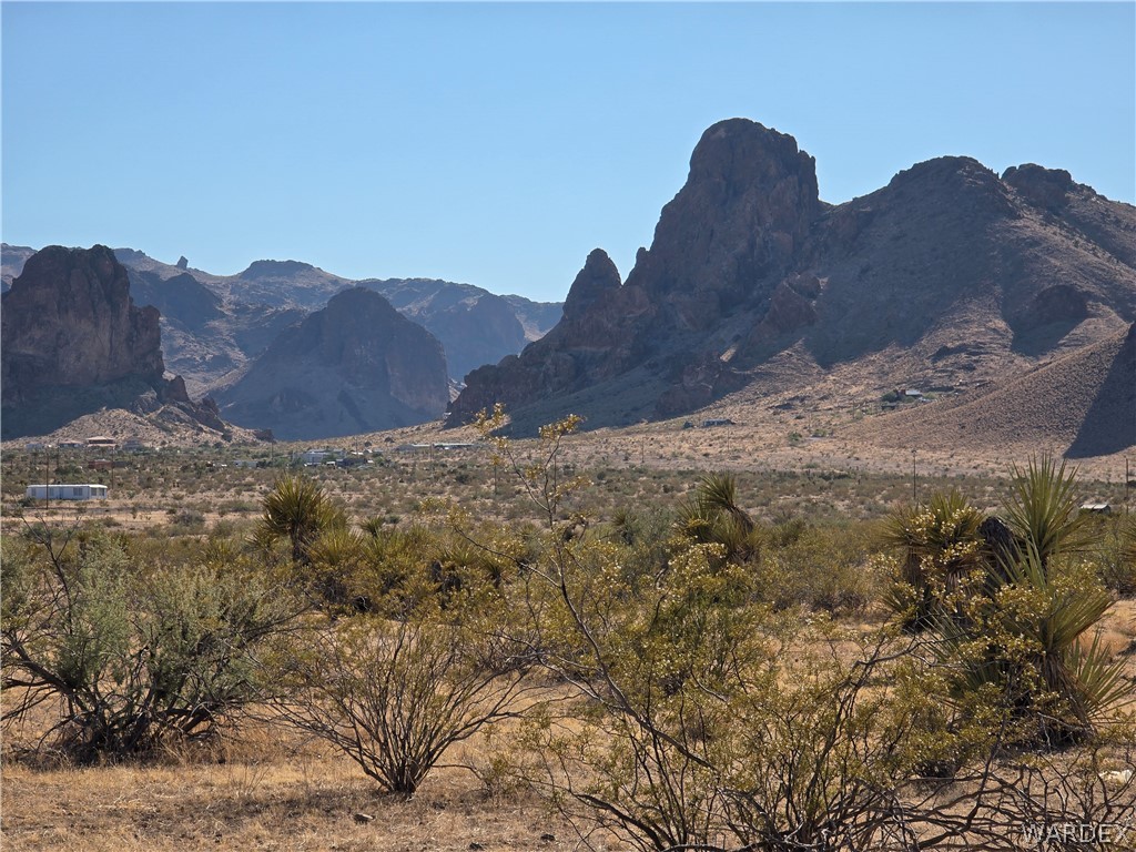 2821 Hopi Road Golden Valley, AZ 86413 - Photo 25 of 30 a view of a house with a mountain