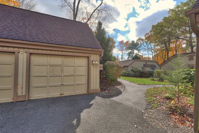 $388,900 | 1008 Heritage Village, Unit B, Southbury, CT 06488