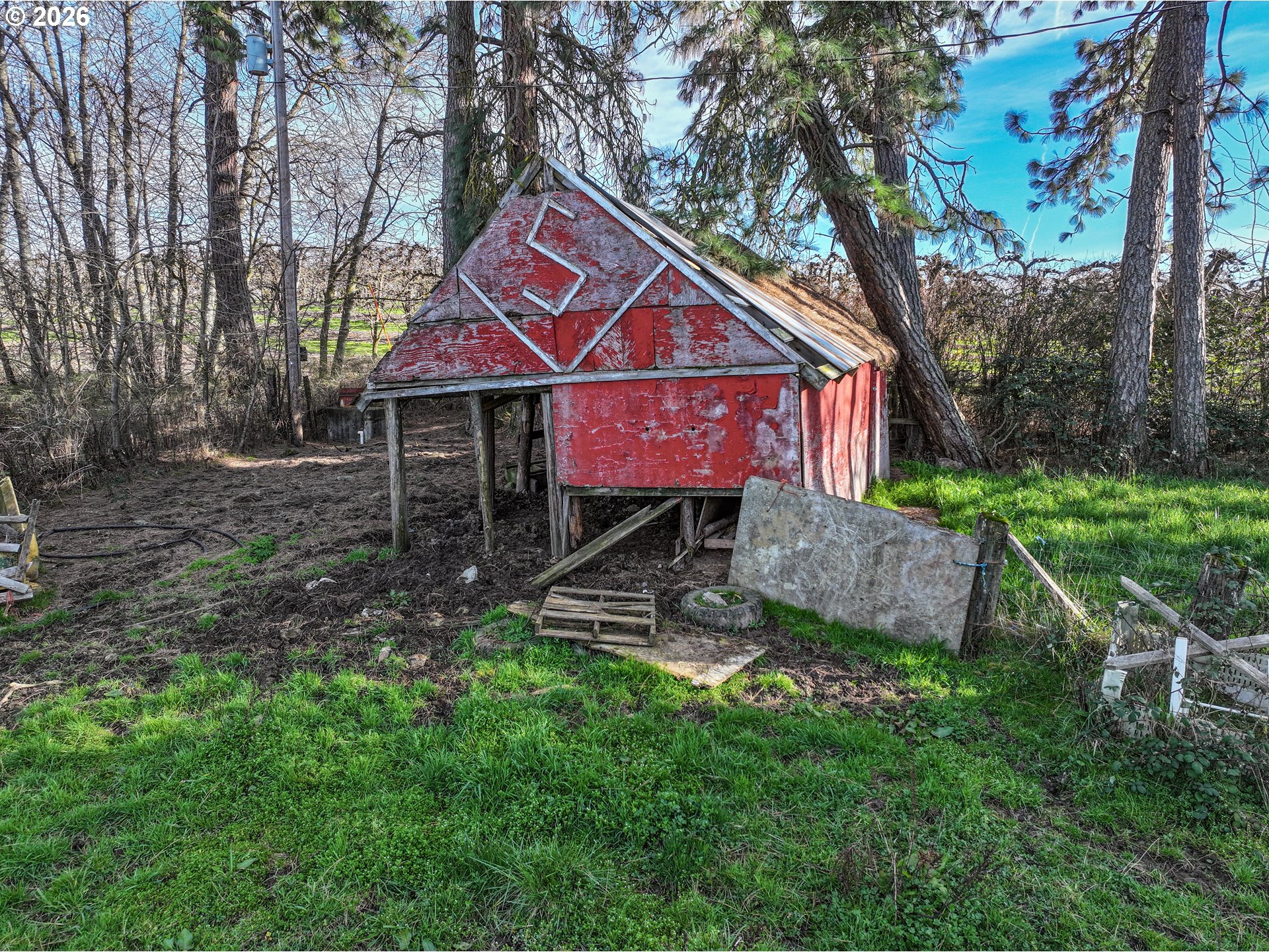 2739 Wyeast Road Hood River, OR 97031 - Photo 26 of 28 a front view of a house with a yard and tree