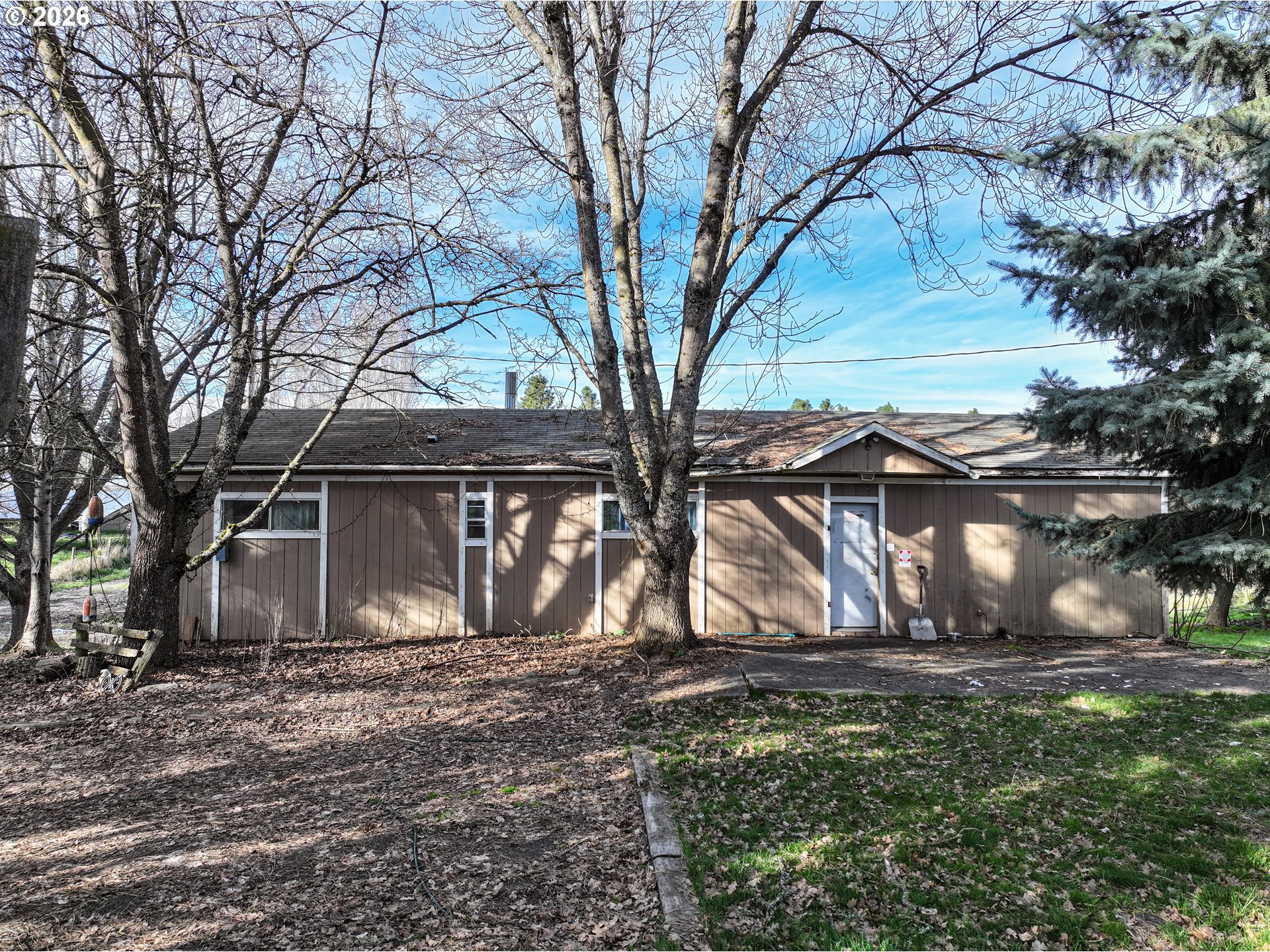 2739 Wyeast Road Hood River, OR 97031 - Photo 9 of 28 a view of backyard of house