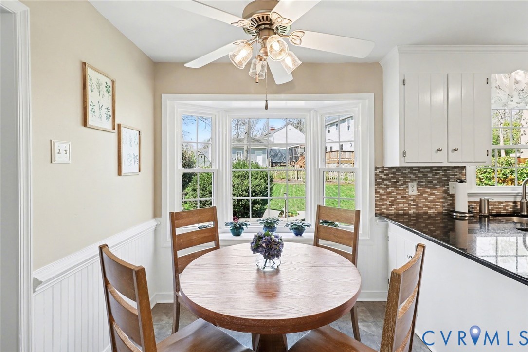 548 Glenmeadow Road Midlothian, VA 23114 - Photo 10 of 31 a kitchen with a table and chairs