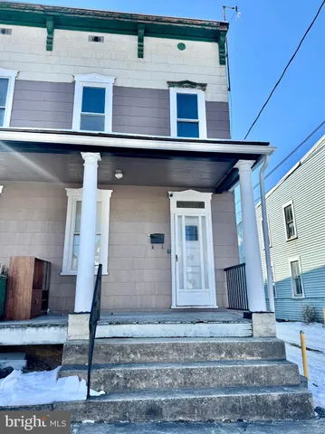$1,100 | 632 Columbia Avenue, Cumberland, MD 21502