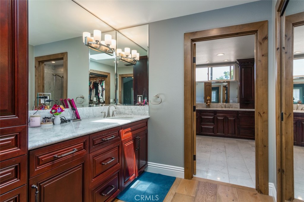 586 Valley Gate Road Simi Valley, CA 93065 - Photo 32 of 57 Primary Bathroom