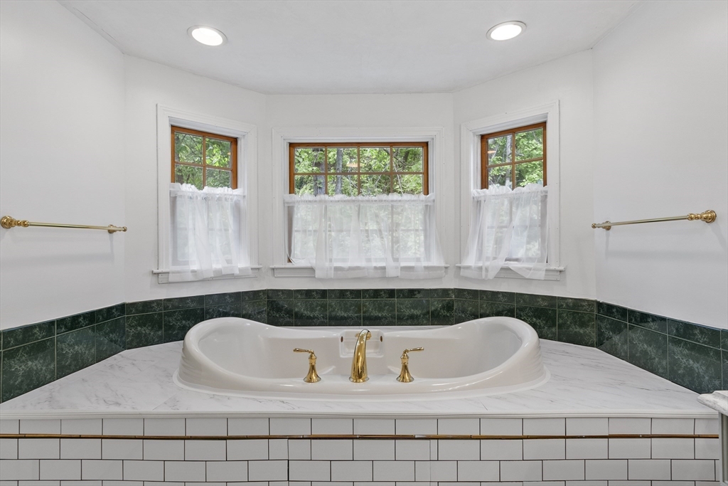 116 Island Road Lunenburg, MA 01462 - Photo 23 of 42