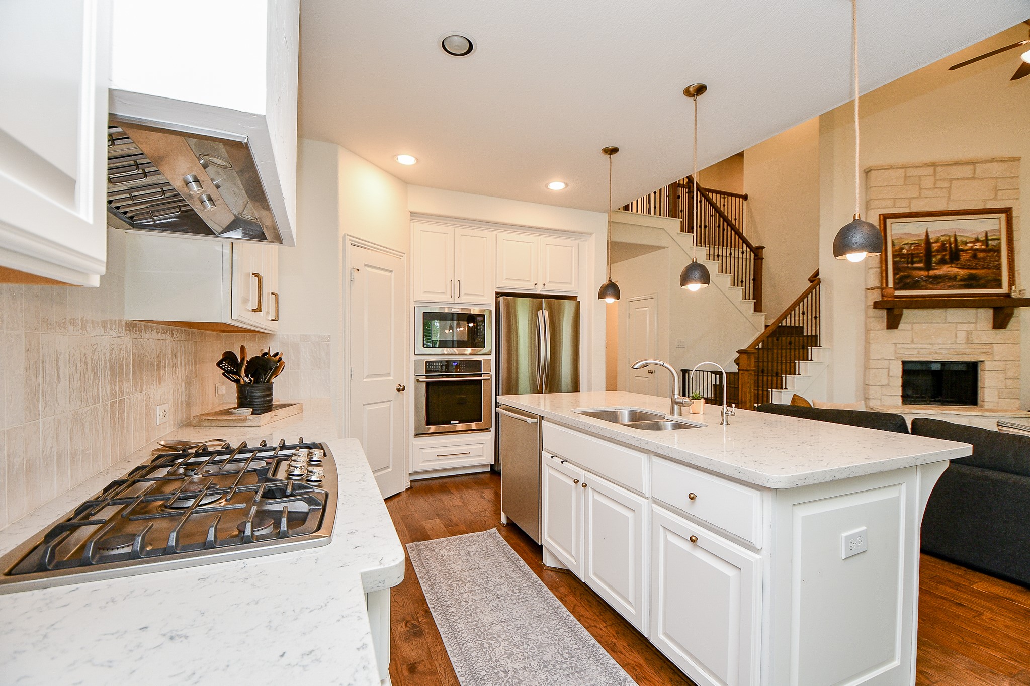 4523 Juniper Ridge Lane Manvel, TX 77578 - Photo 4 of 38 a kitchen with a stove and a sink