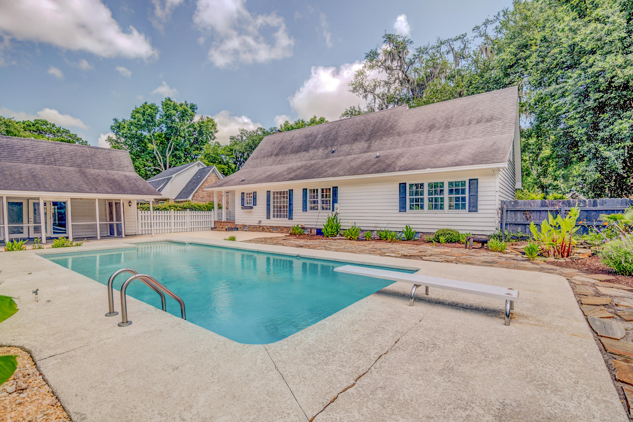 979 Harbortowne Road Charleston, SC 29412 - Photo 8 of 45 979 Harbortowne-38