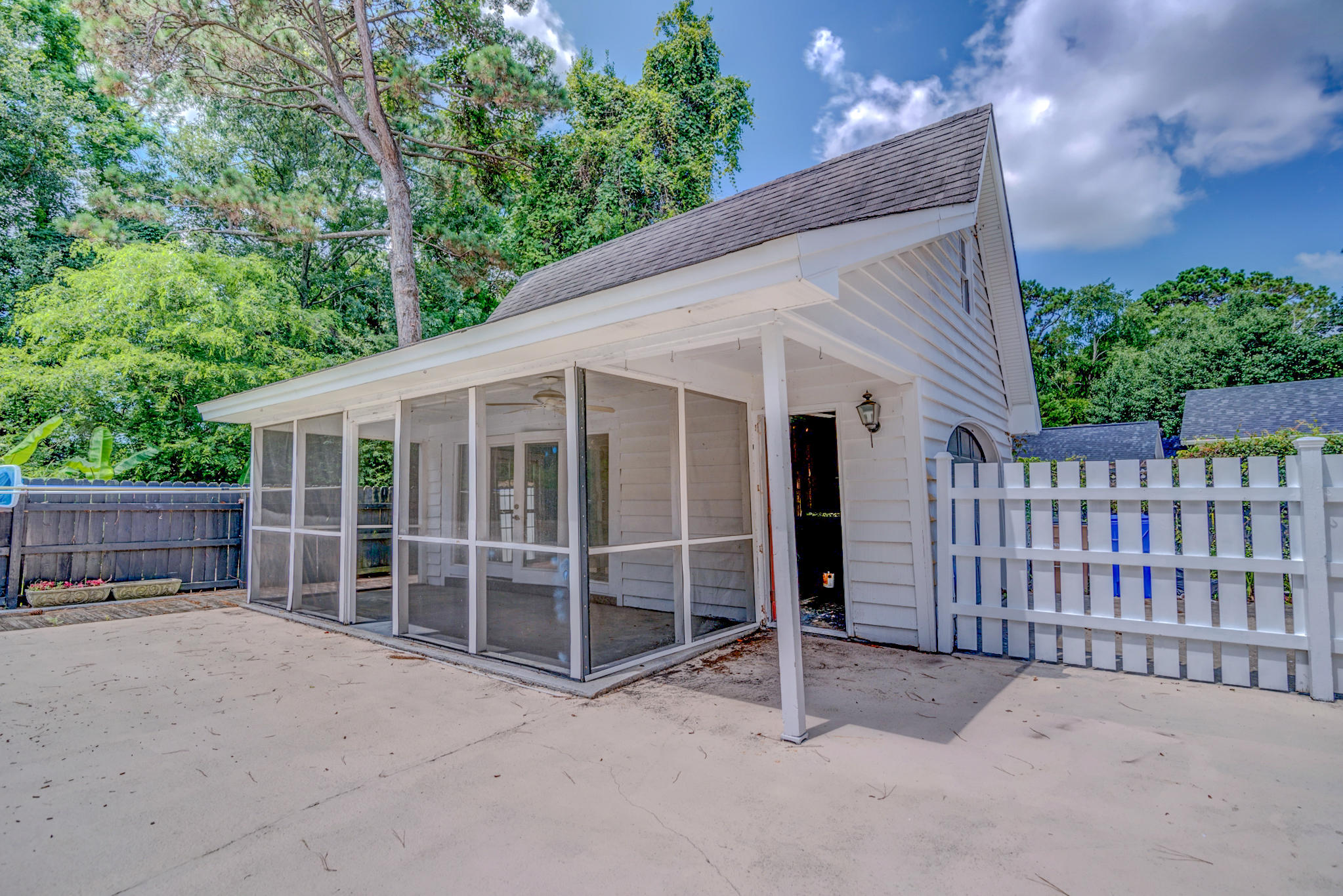 979 Harbortowne Road Charleston, SC 29412 - Photo 10 of 45 979 Harbortowne-40