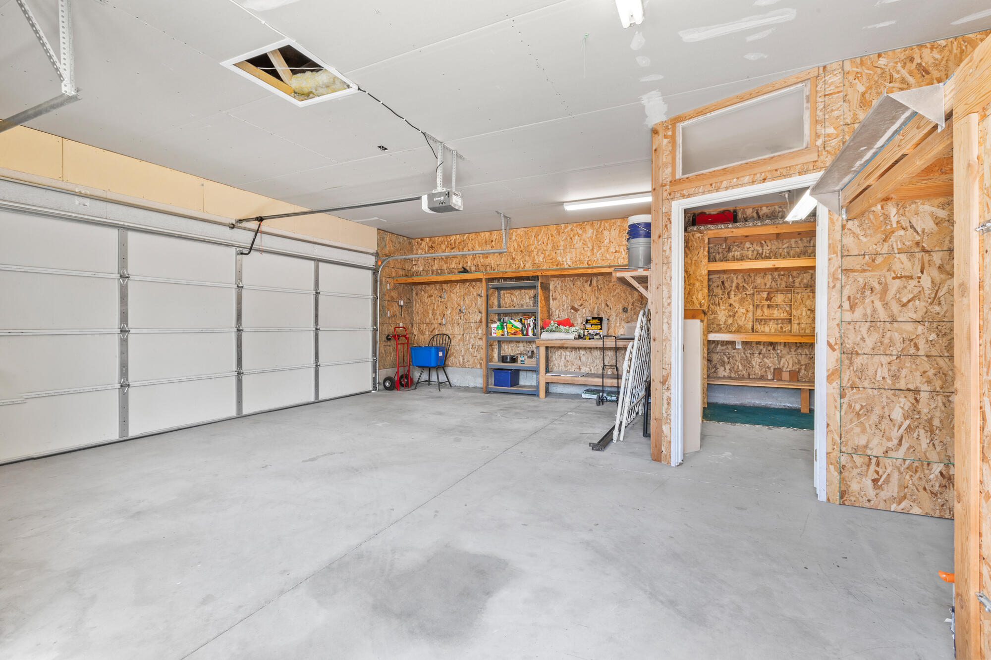 4672 Southeast Adobe Road Prineville, OR 97754 - Photo 26 of 32 #23 Garage
