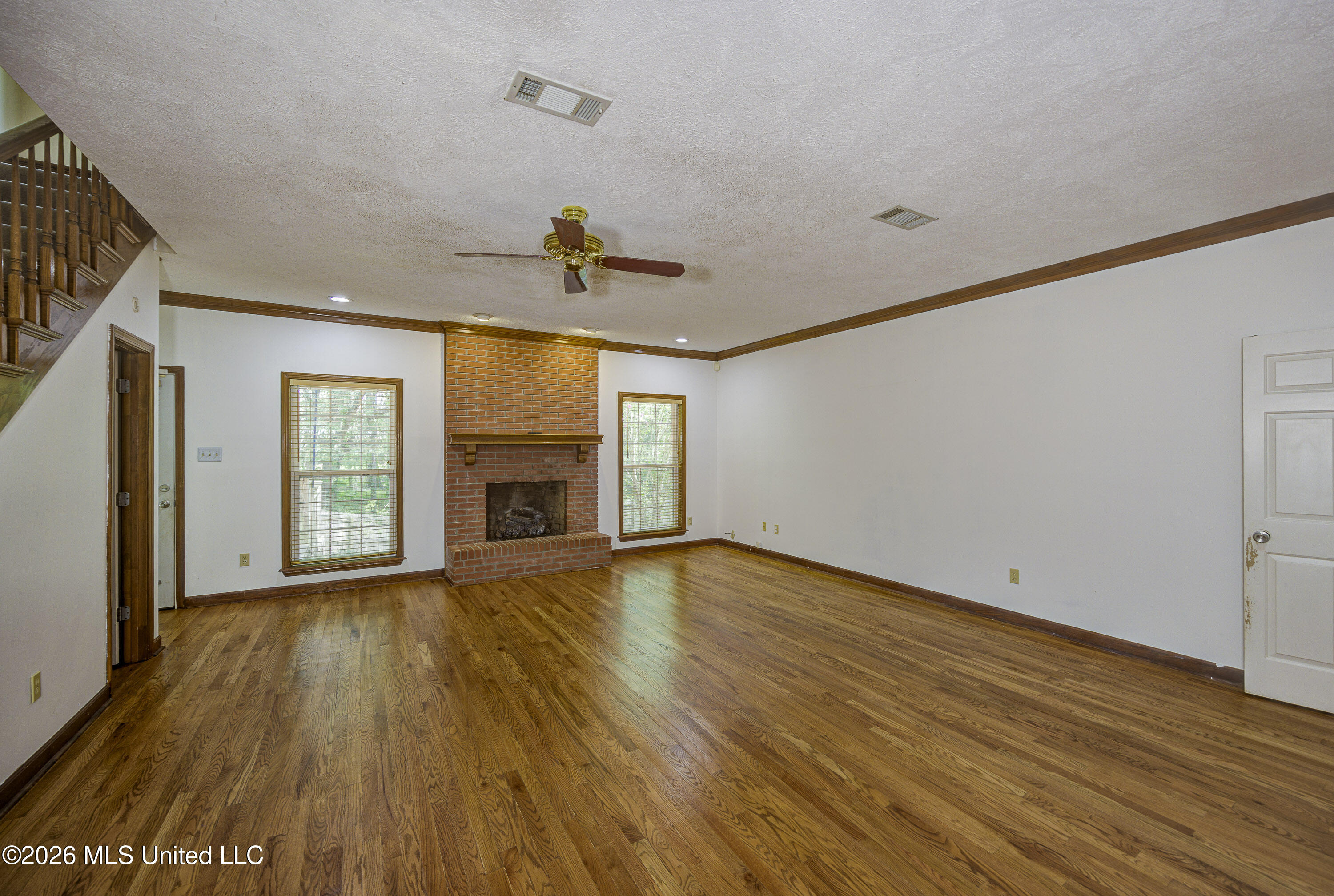 6003 Queens Point Vicksburg, MS 39180 - Photo 7 of 47 Living Room 1