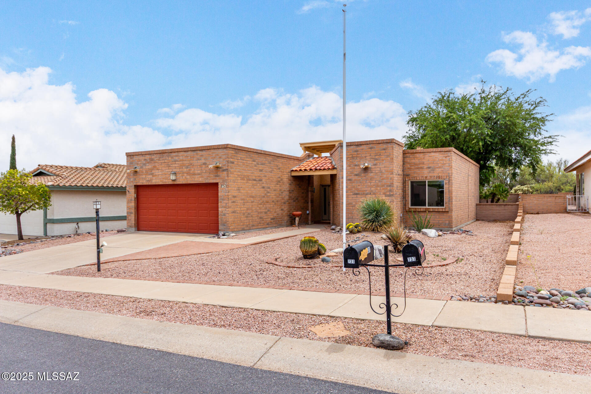 731 West Rio Moctezuma Green Valley, AZ 85614 - Photo 3 of 26 Gallery Image 3
