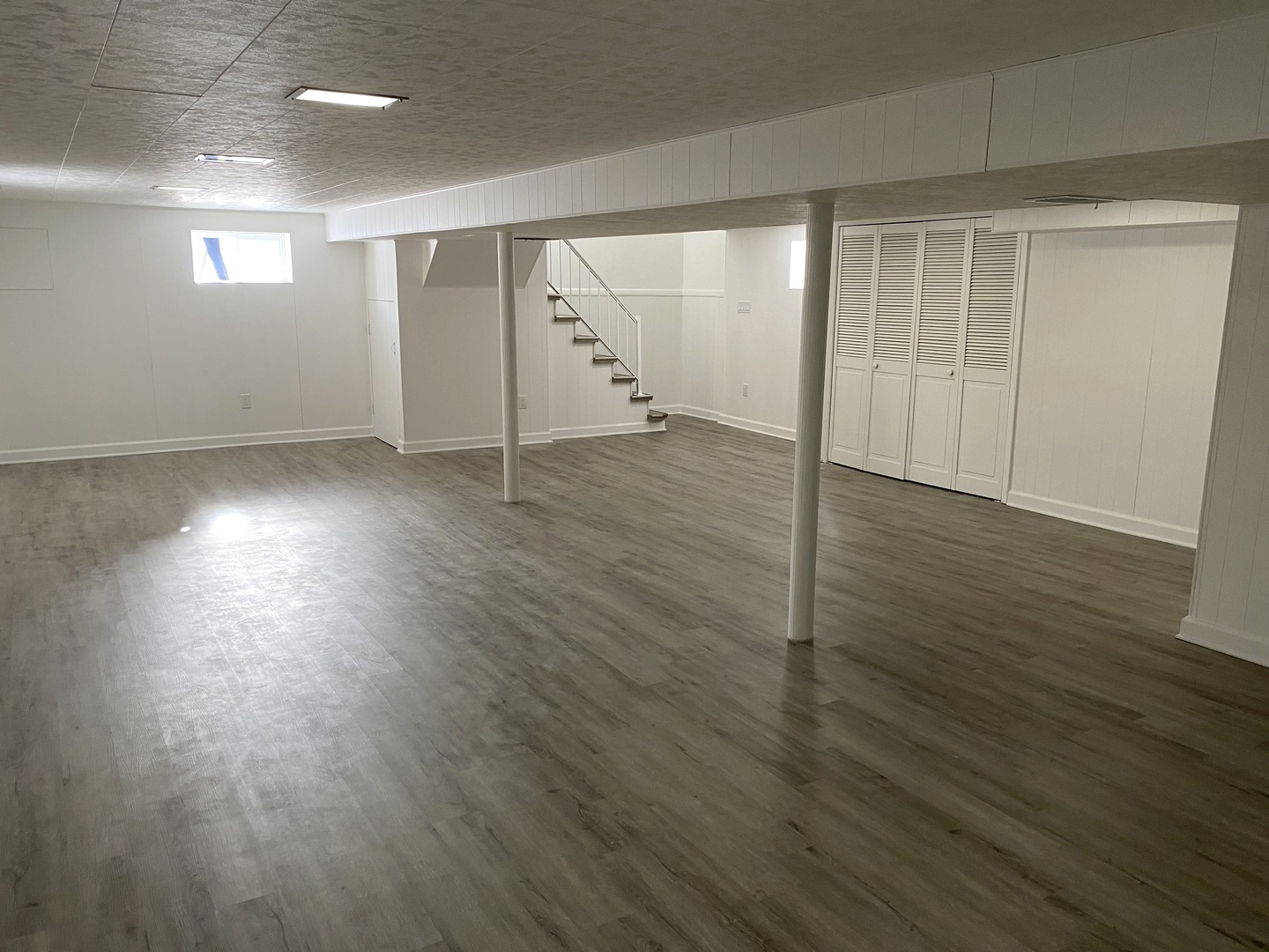 6531 West 64th Street Chicago, IL 60638 - Photo 15 of 19 an empty room with wooden floor and windows