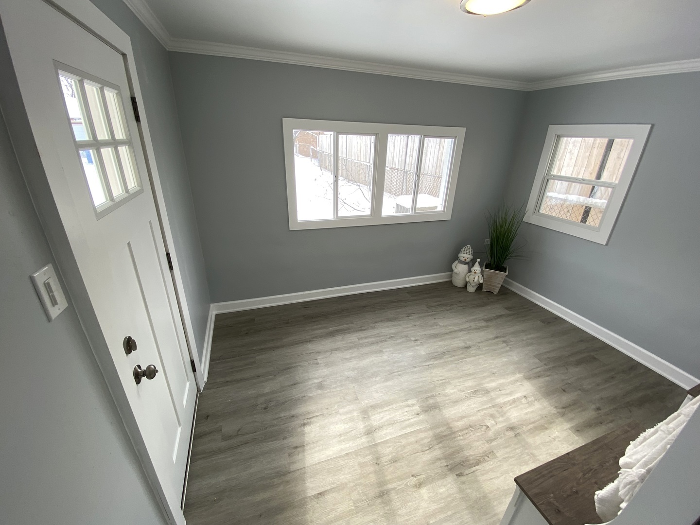 6531 West 64th Street Chicago, IL 60638 - Photo 17 of 19 a view of an empty room with wooden floor and a window