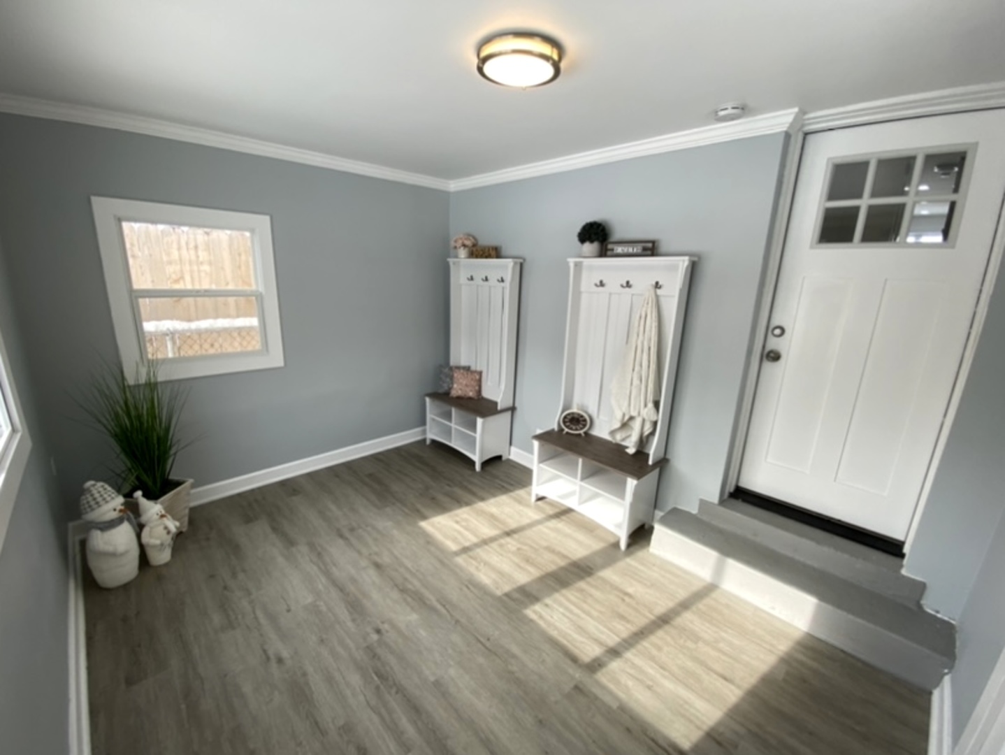 6531 West 64th Street Chicago, IL 60638 - Photo 18 of 19 a view of livingroom with furniture and wooden floor