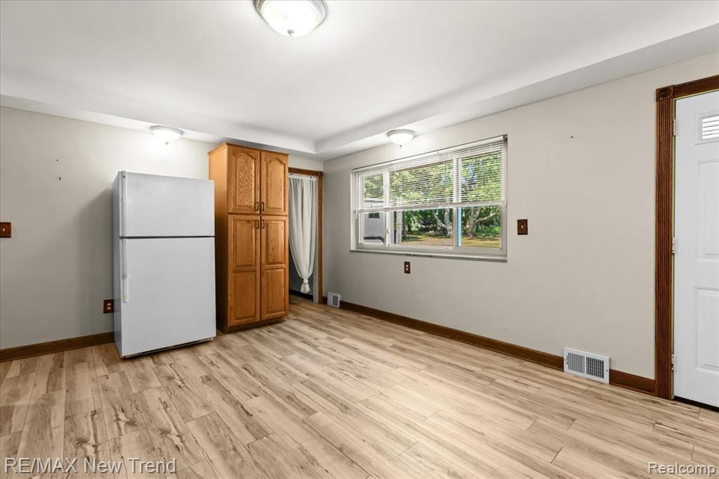 33266 Raphael Road Farmington Hills, MI 48336 - Photo 15 of 36