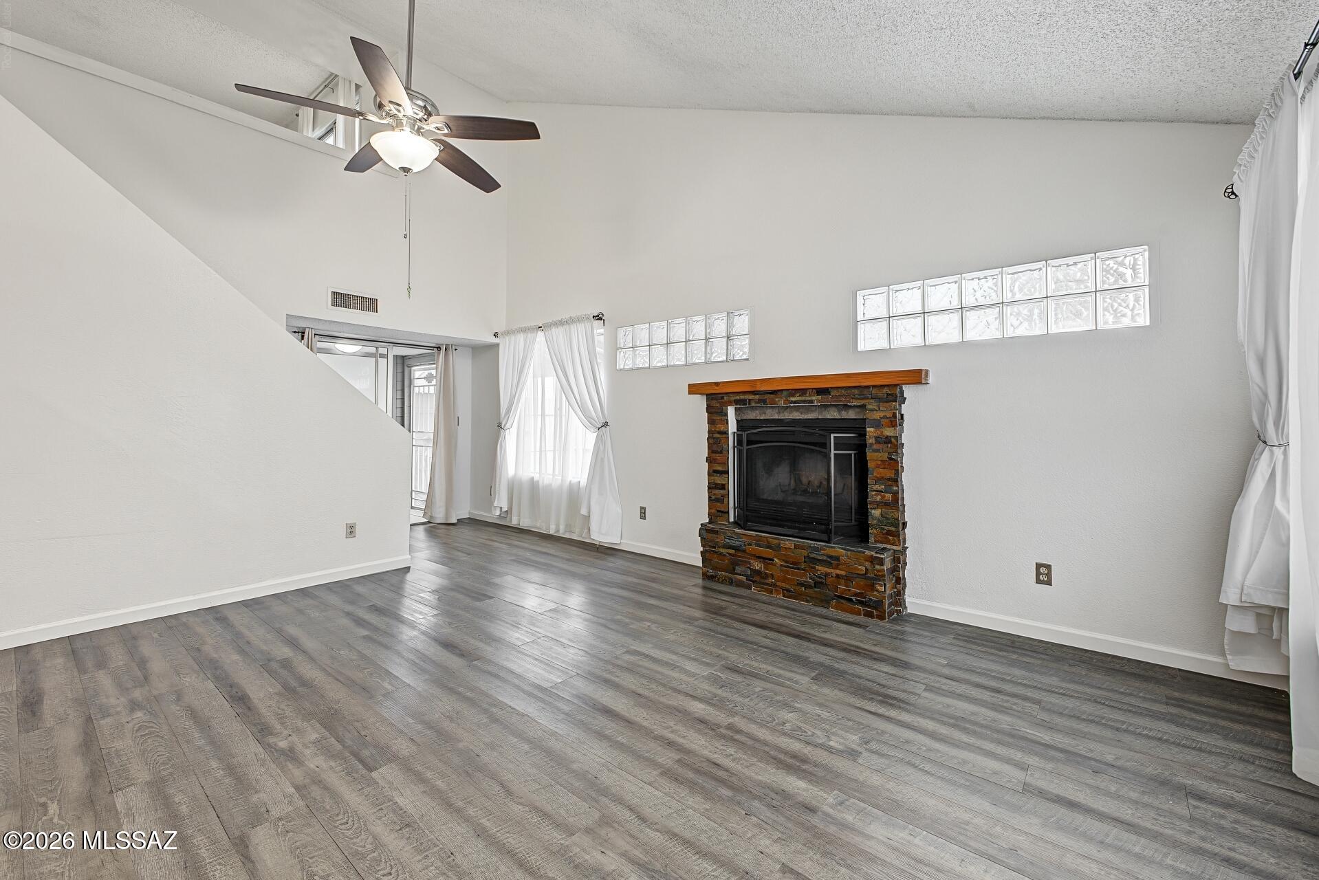 1127 West Roger Road Tucson, AZ 85705 - Photo 2 of 35 06-Roger