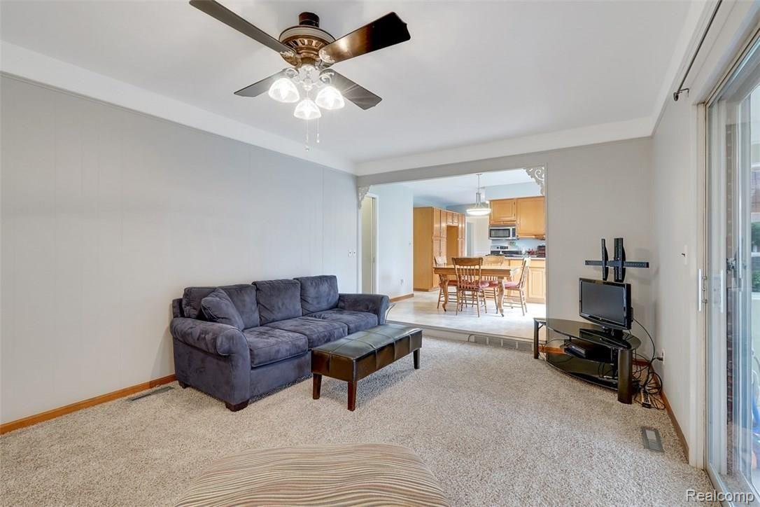 14390 Henry Ruff Road Livonia, MI 48154 - Photo 14 of 26 dsc02187-dsc02189.jpg