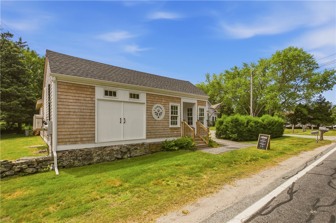 21 E Road Tiverton, RI 02878 - Photo 16 of 39