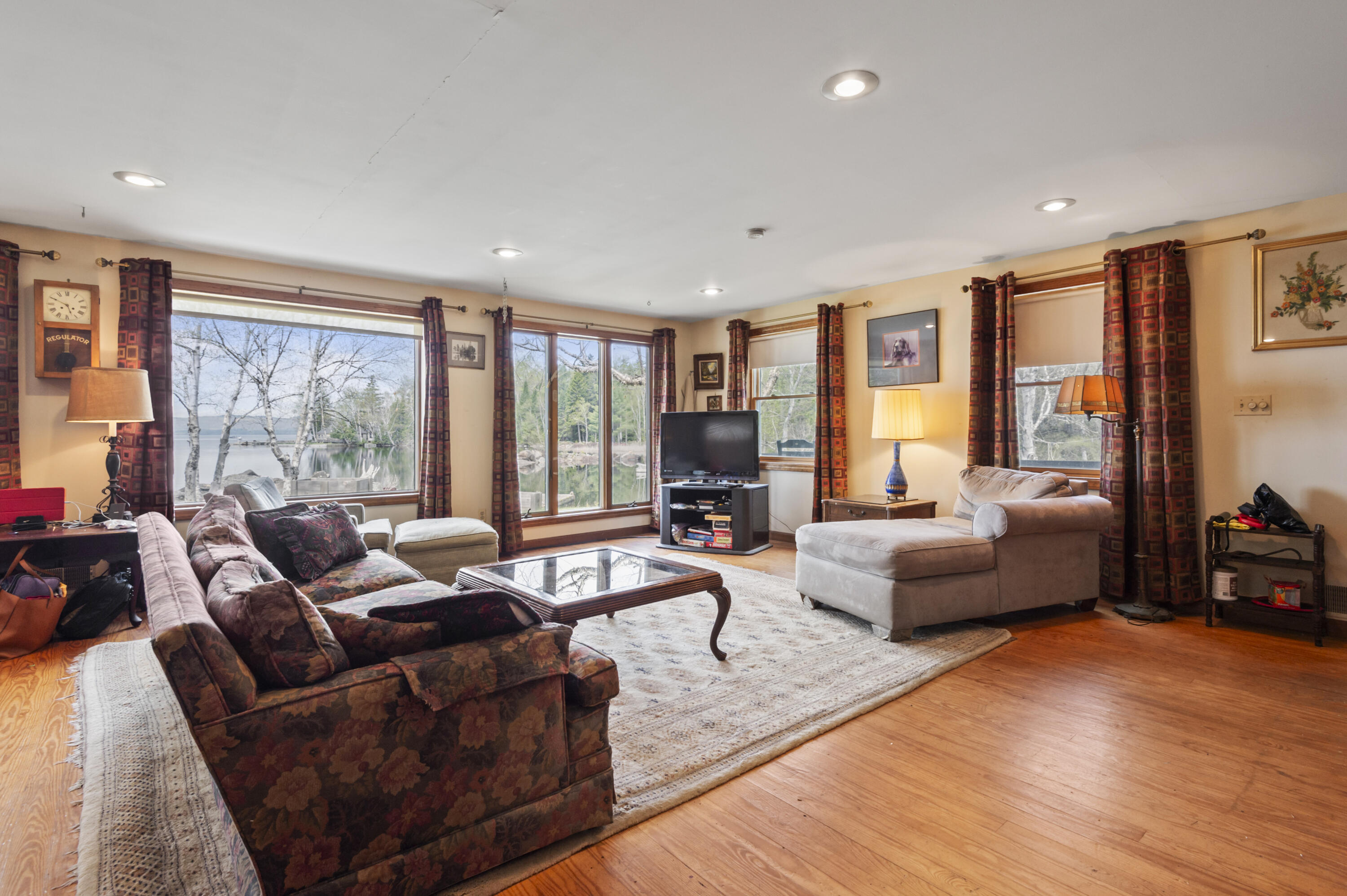 641 Bald Mountain Road Oquossoc, ME 04964 - Photo 8 of 28 Livingroom