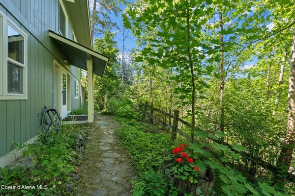 $925,000 | 723 Trout Creek Road, Hope, ID 83836