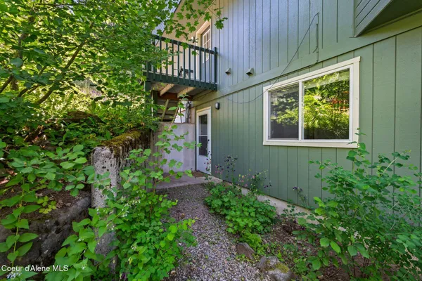 $925,000 | 723 Trout Creek Road, Hope, ID 83836